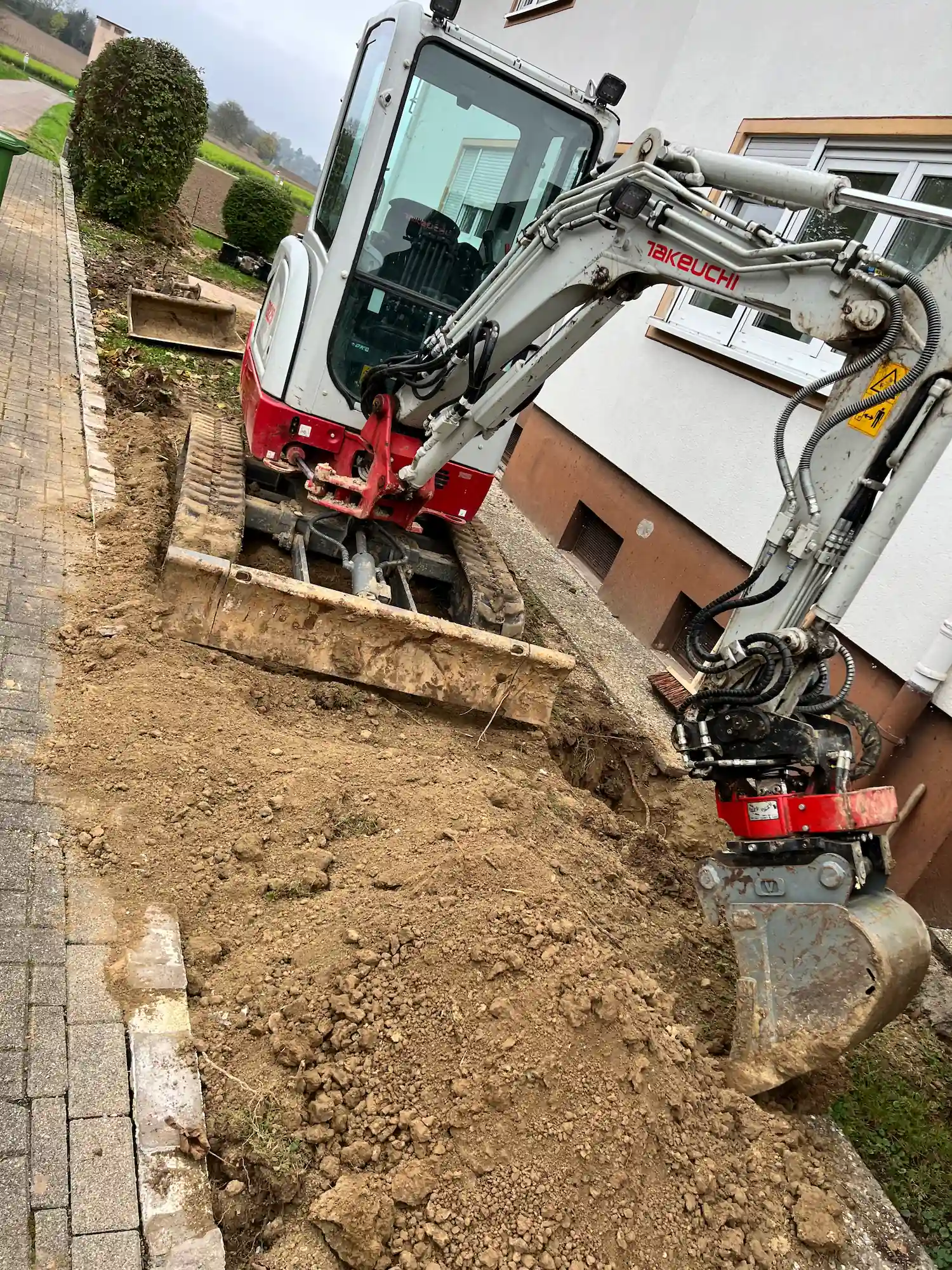 Fischer LUB UG bei der Erdarbeiten und Grabungen.